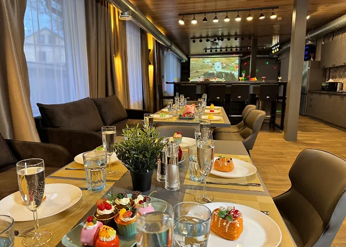 Grand With And Cinema Lägenhet